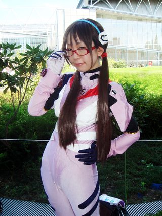 Illustration for article titled Comic Market Cosplayers Cosplaying